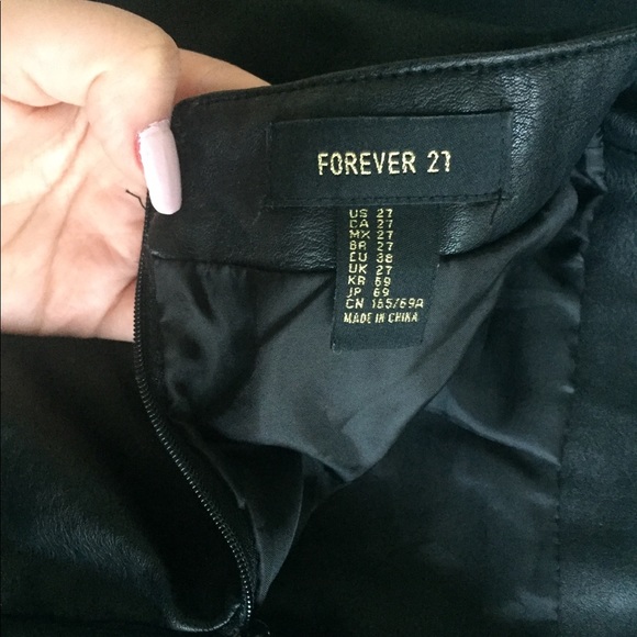 Black Leather skirt - Picture 3 of 3